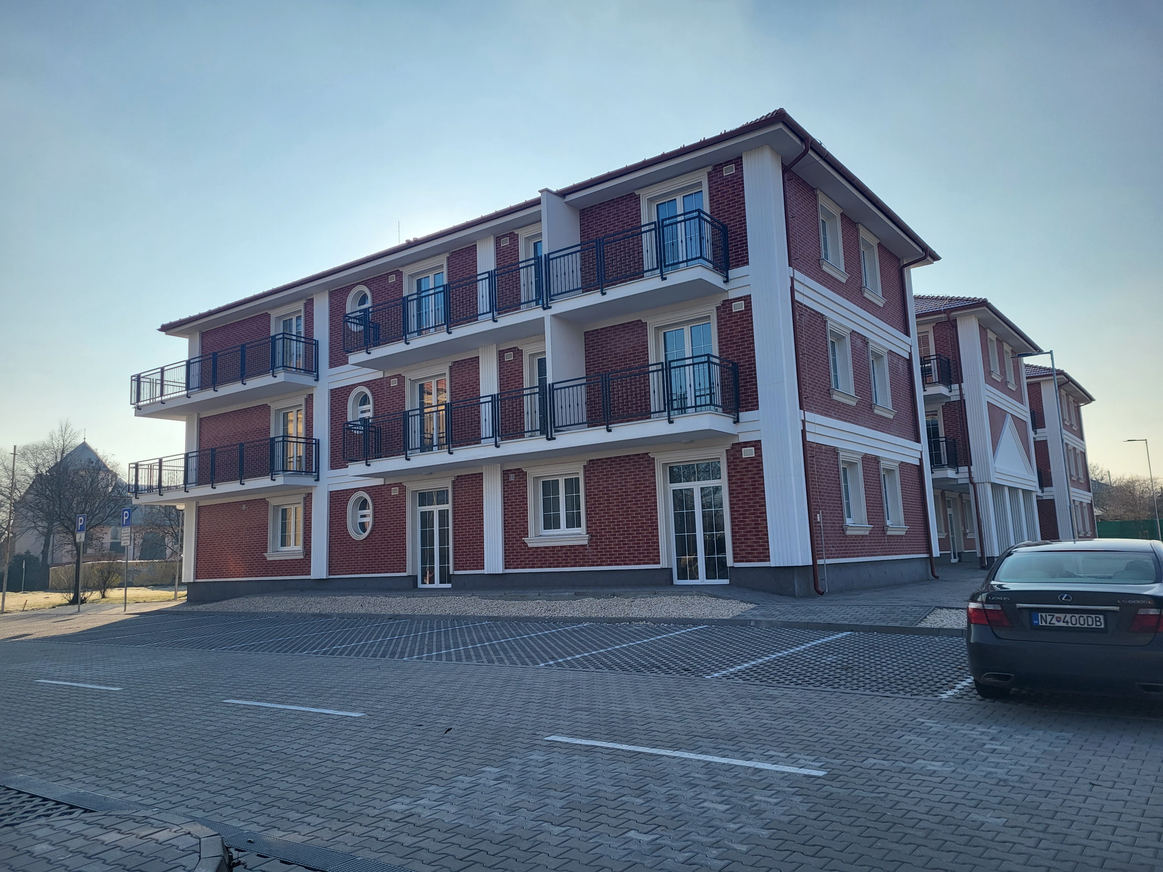 Obchodný priestor na predaj s dlhodovým nájomcom, Iža – 66,35 m²