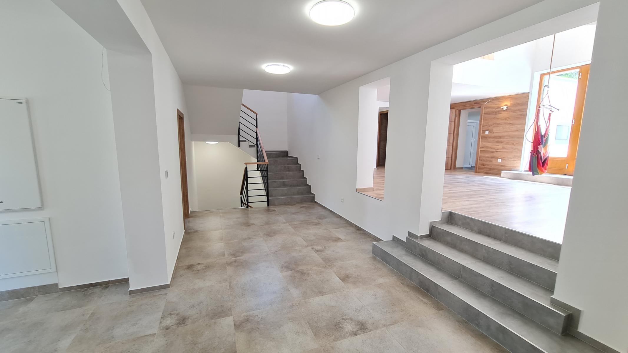 Moderné komerčné priestory, od 10m2 do  17m2  Rajecké Teplice - Centrum