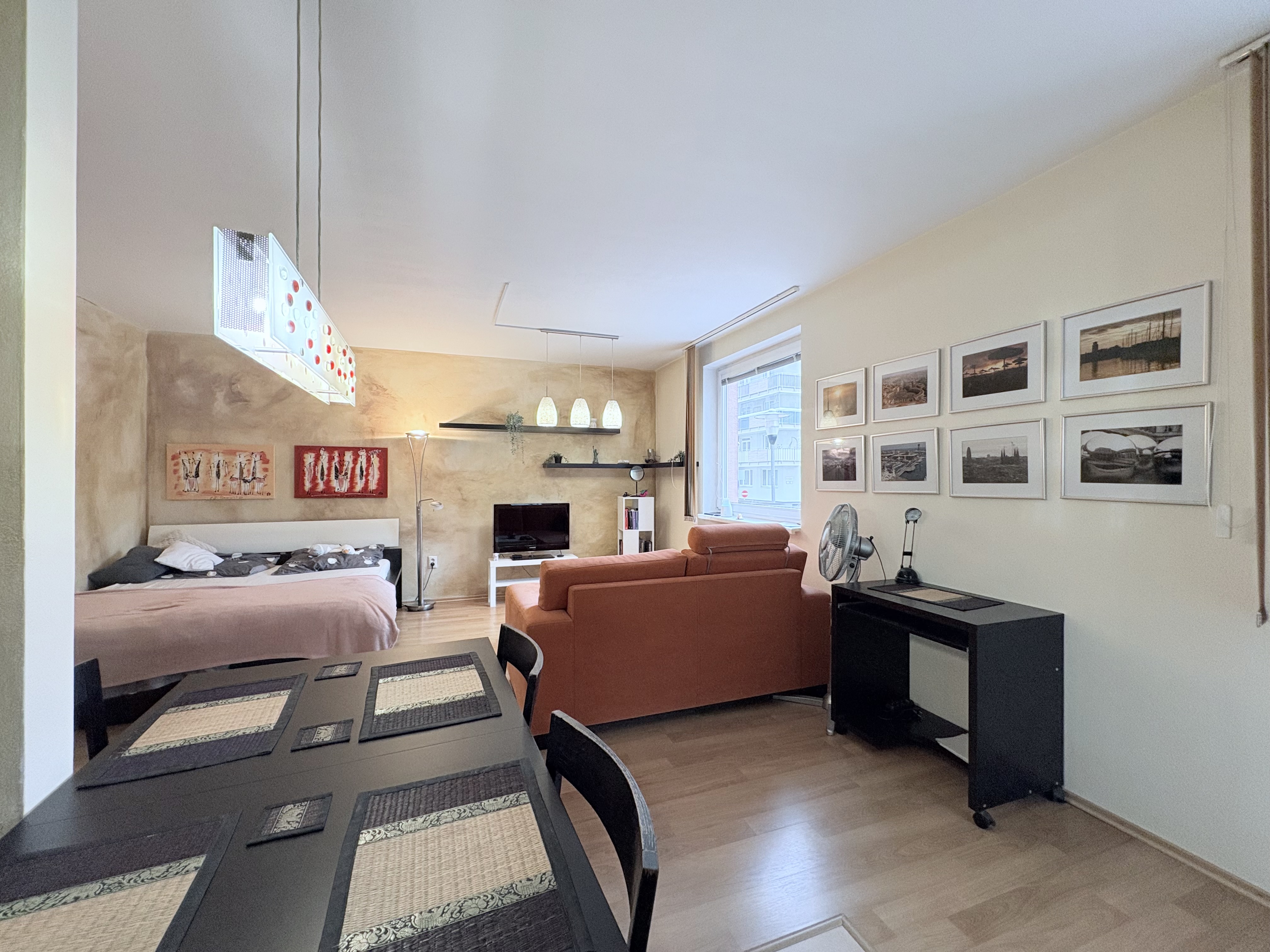 REZERVOVANÉ! Veľký 1-izbový byt 49 m² s lodžiou, parkovaním a pivnicou, Na križovatkách - Ružinov, 215 000 €