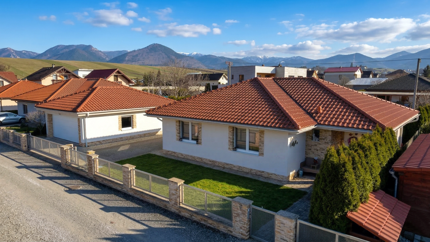 Zimná záhrada, XXL garáž, tiché miesto: 4-izbový bungalov, Raj. Teplice - Konská, Cena: 369.000€